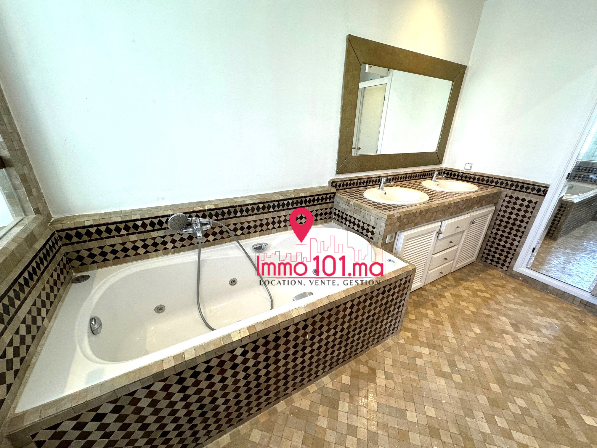 Location villa à Souissi – La Pinède ZLLVV2537