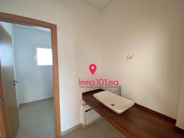 Villa à vendre à El Menzeh AYV2374