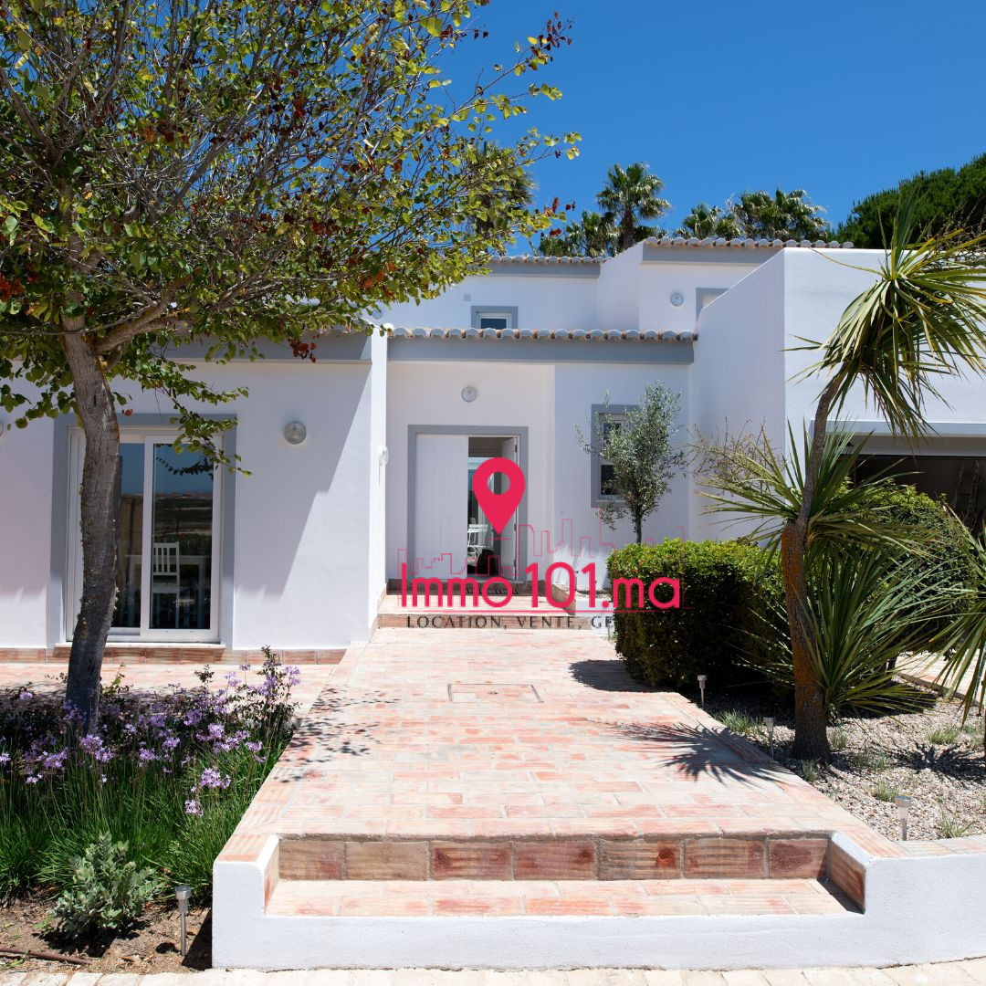 Villa à usage commercial à vendre à Taqadoum ZLV2566