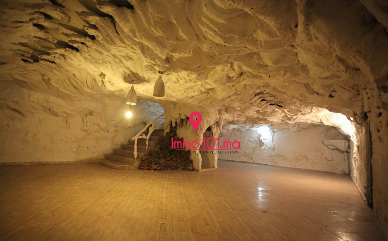 Superbe  Local Commercial a vendre à l’Agdal ISV207