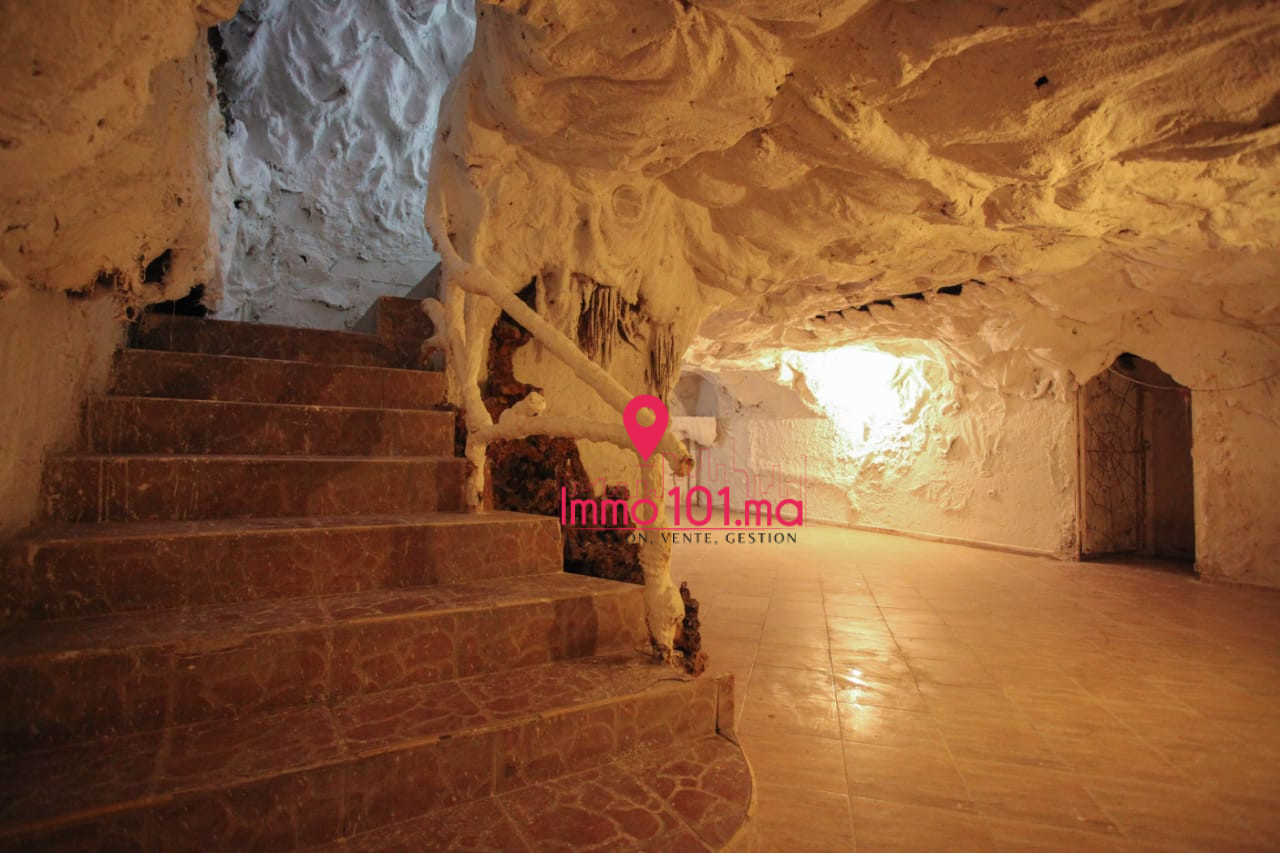 Superbe  Local Commercial a vendre à l’Agdal ISV207